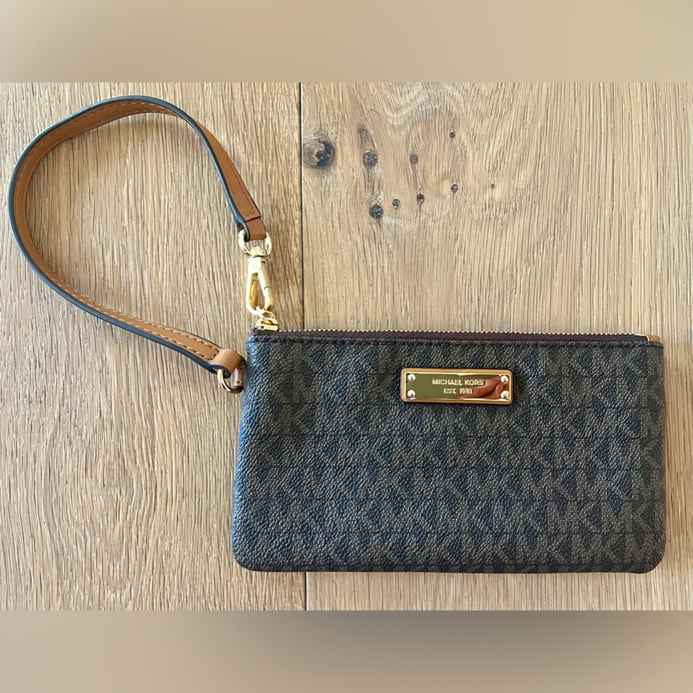 Michael Kors Jet Set Wristlet